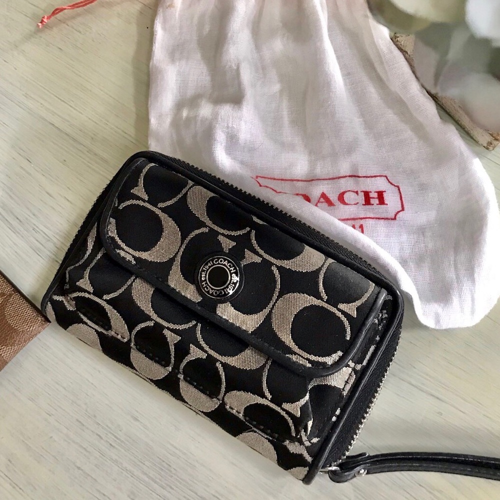 Coach Signature Wallet bifold pocket 🌟